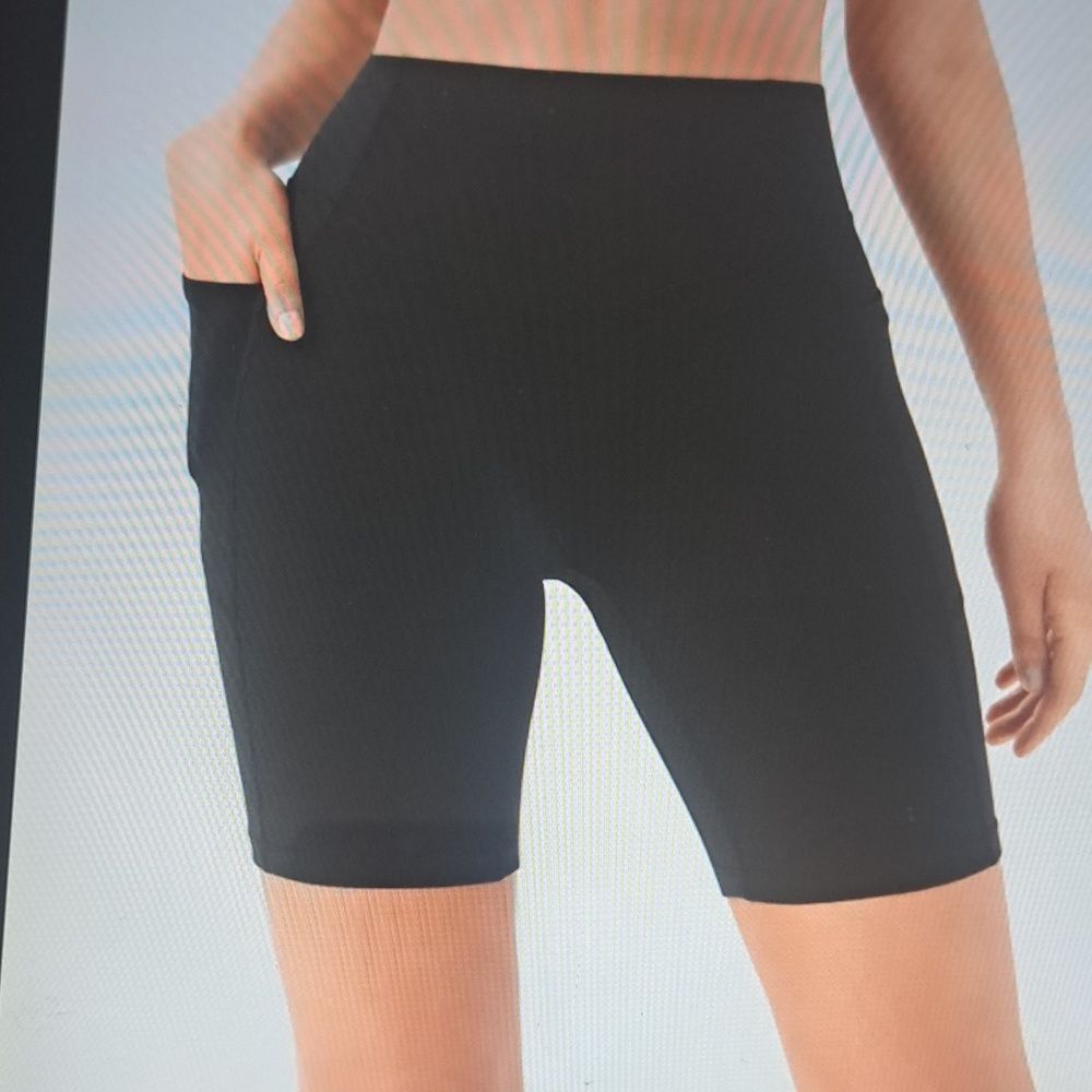 MEDIUM HALARA ULTRASCULPT SOCINCHED TUMMY & BUTT SCRUNCH & LIFT BIKER SHORTS - Picture 2 of 8